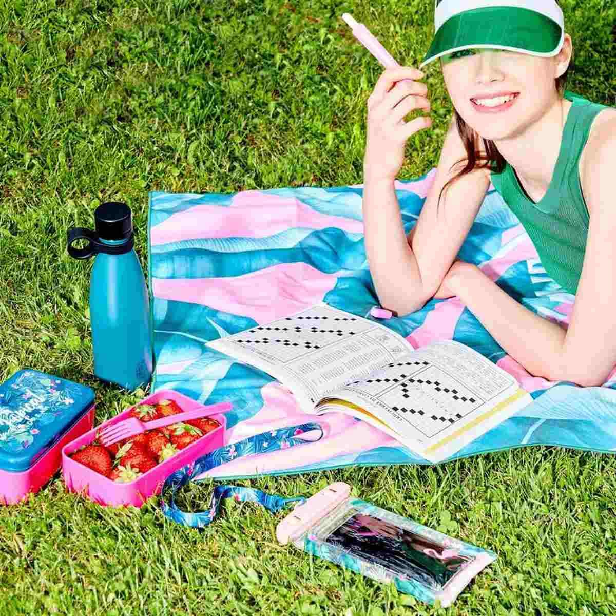 Legami - floating waterproof smartphone pouch -